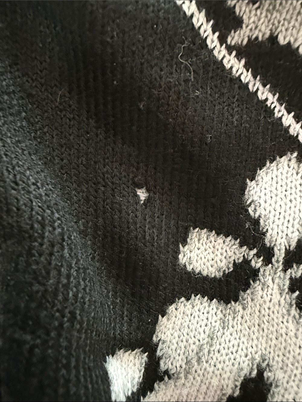Black and white print sweater - Picture 6 of 6